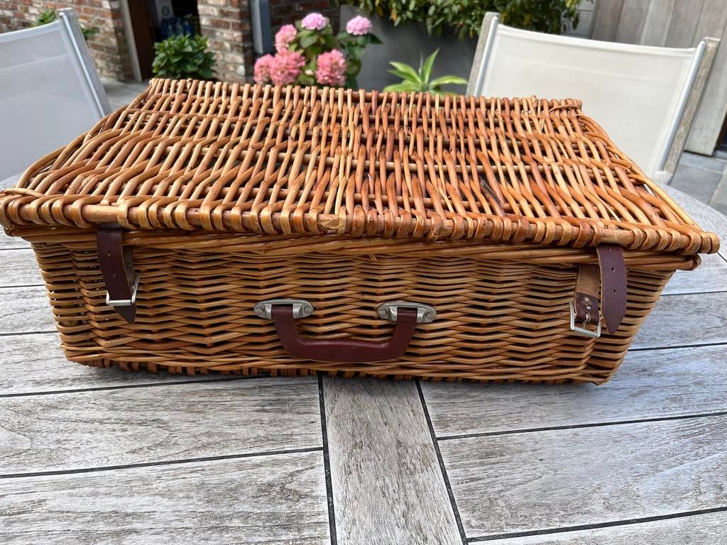 Engelse picknick mand, Ophalen, Nieuw