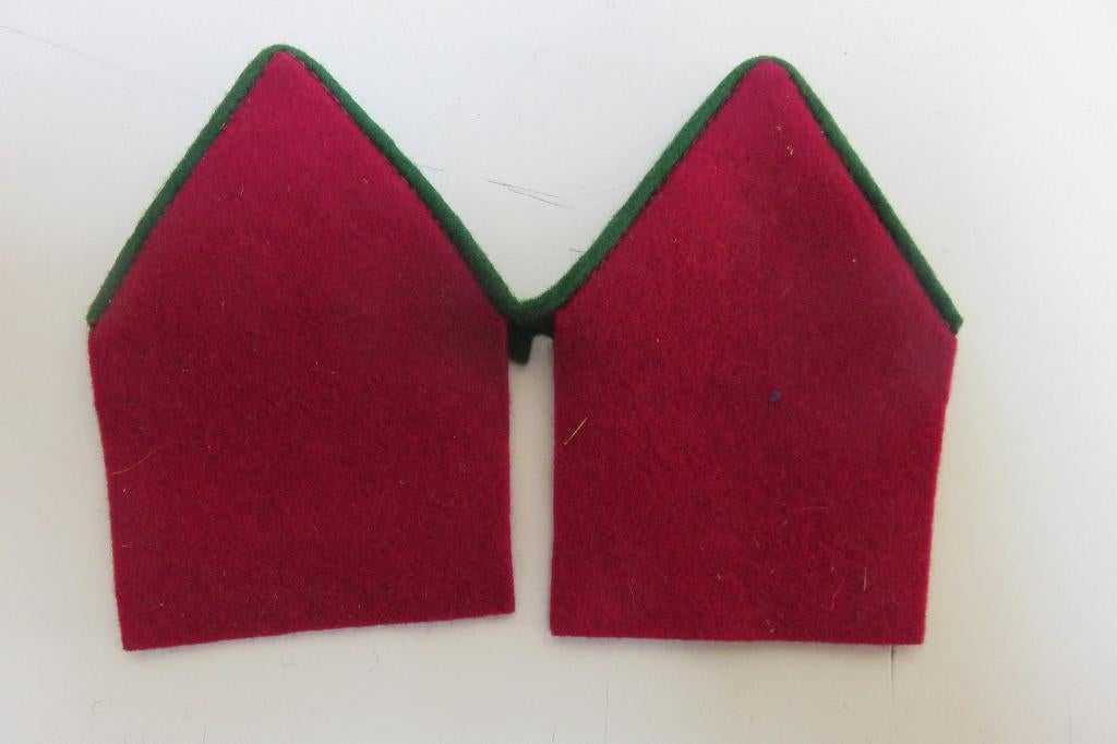 Paar halsbanden van Gidsen Régiment, Verzamelen, Ophalen of Verzenden, Landmacht, Embleem of Badge