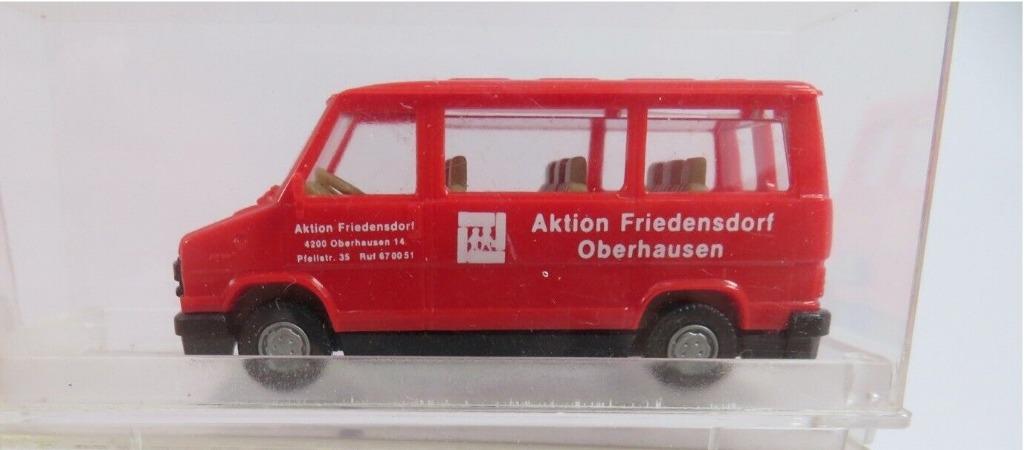1:87 Praline 3299 Peugeot J5 schoolbus Oberhausen, Enlèvement ou Envoi, Comme neuf, Bus ou Camion, Autres marques