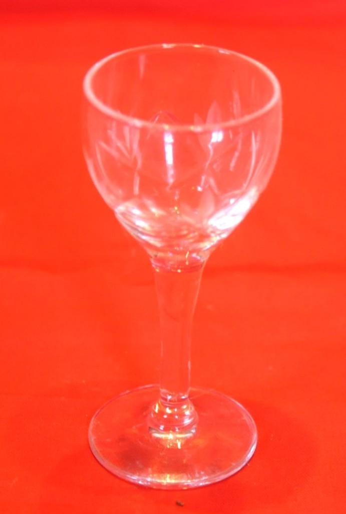 verre a liqueur taille en croix sur pied (23), Ophalen of Verzenden