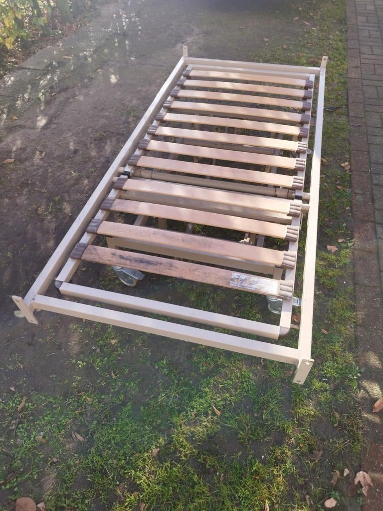 ziekenhuisbed werktafel, Huis en Inrichting, Slaapkamer | Bedden, Ophalen