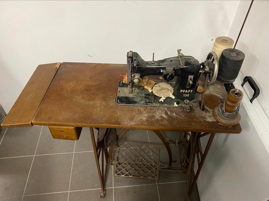 Antieke naaimachine pfaff, Ophalen