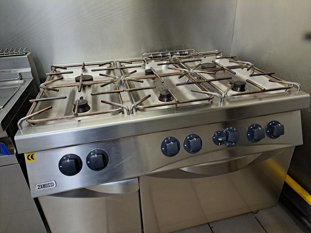 Cuisinière, 6 bols. Marque Zanussi avec four et armoire chau, Enlèvement