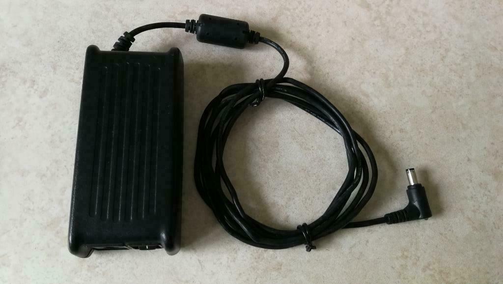 Ktec adapter 19V  3,42A, TV, Hi-fi & Vidéo, Support de télévision, Comme neuf, Enlèvement