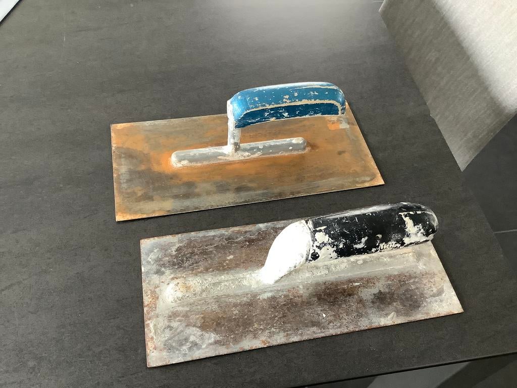 2 platoirs à enduit, Enlèvement, Utilisé