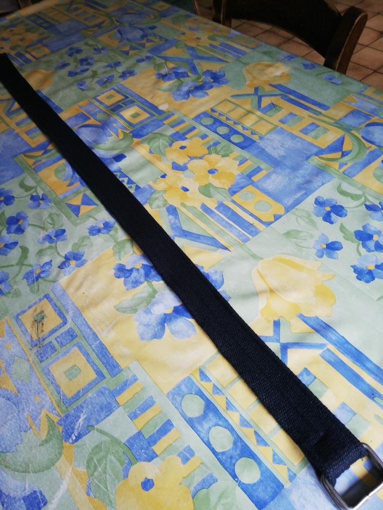 Ceinture homme bleu marine. 105cm L  4.5cm large. Neuve., Enlèvement ou Envoi, Comme neuf, Ceinture