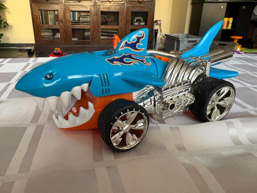 Hot Wheels Monster Action Sharkruiser, Kinderen en Baby's, Ophalen, Zo goed als nieuw