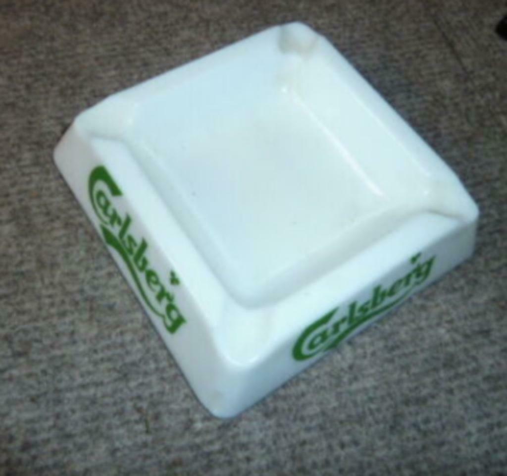 witte asbak CARLSBERG, Ophalen of Verzenden, Gebruikt, Overige typen, Overige merken