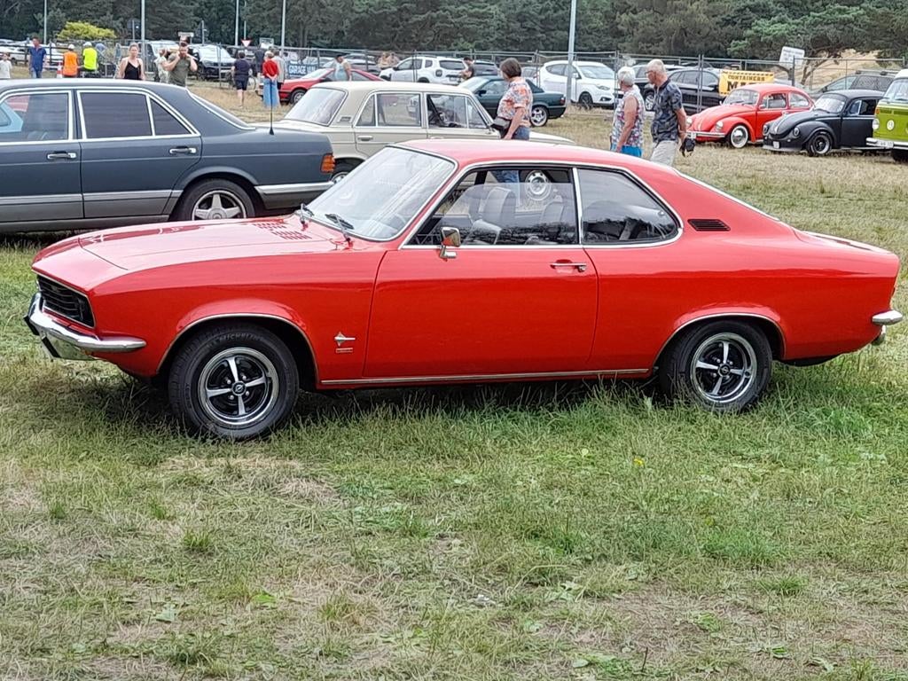 Opel manta a 1.9s, Auto's, Opel, Achterwielaandrijving, Zwart, 4 cilinders, Leder en Stof