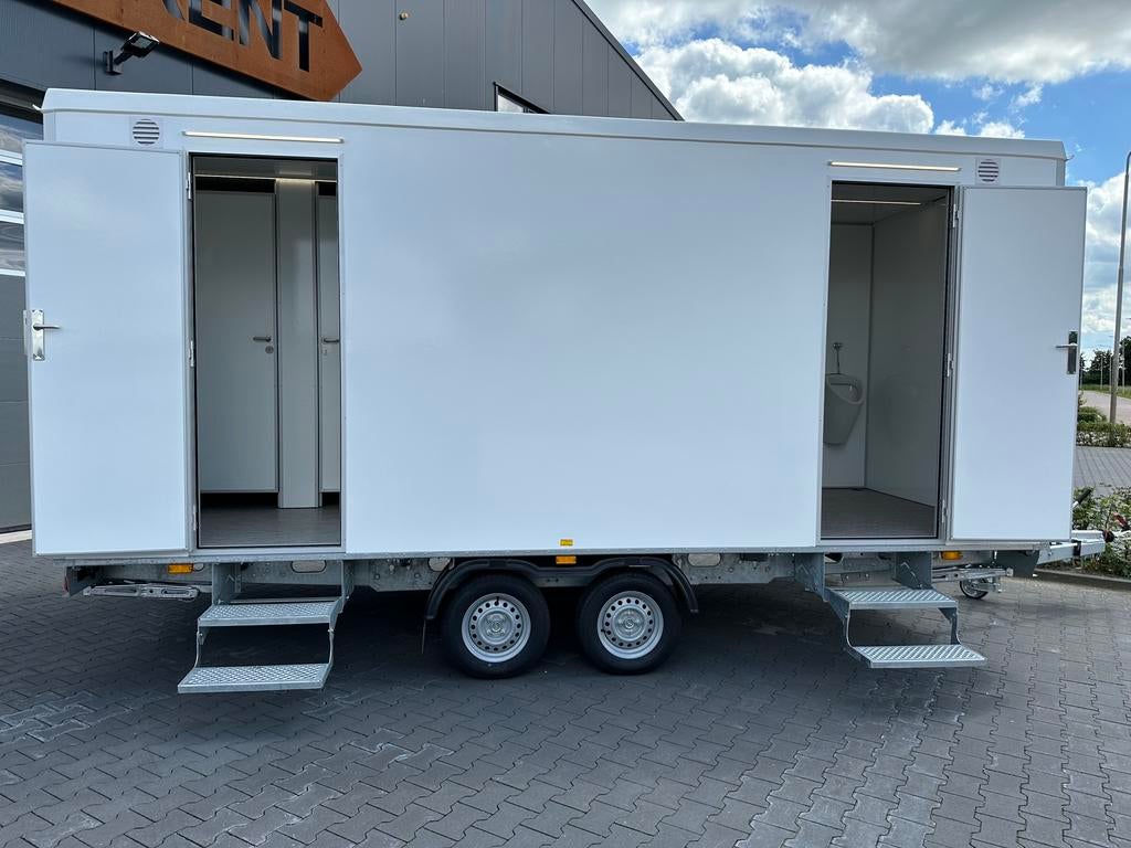 Uit voorraad 3-1-3 en 2-1-2 toiletwagens stock, Ophalen, Nieuw