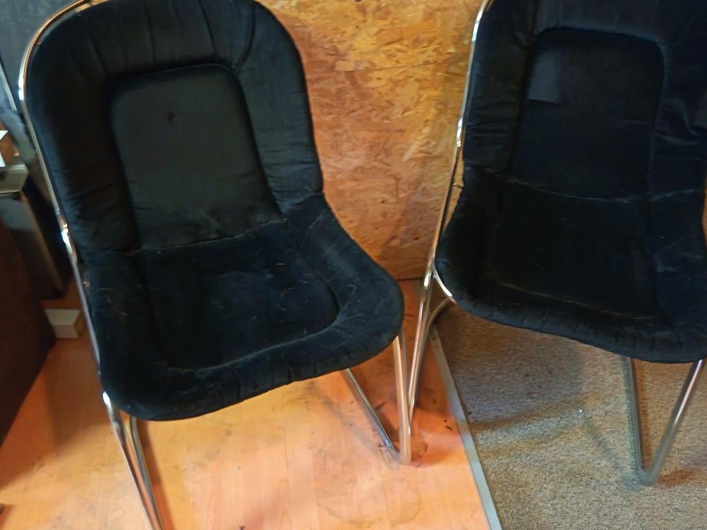 Retro vintage stoelen met zwarte zittingen, Enlèvement