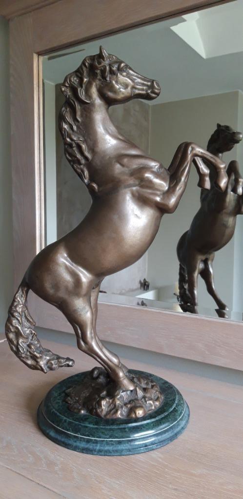 Bronzen beeld paard, Enlèvement