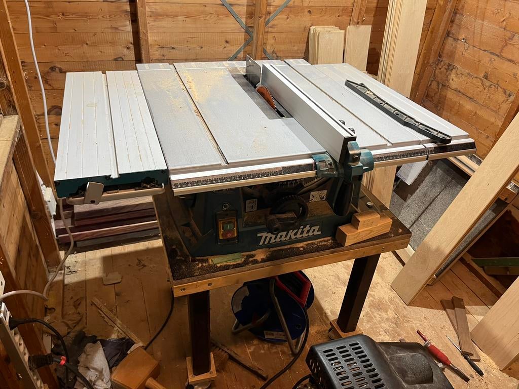 Scie sous table Makita, 1200 watts ou plus, 70 mm ou plus, Comme neuf, Enlèvement