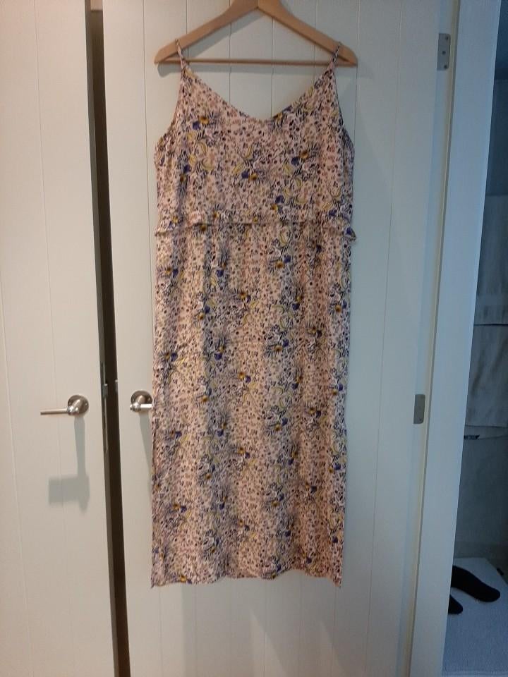 Zeer mooi kleedje van yas. Amper aangehad., Kleding | Dames, Ophalen of Verzenden, Zo goed als nieuw