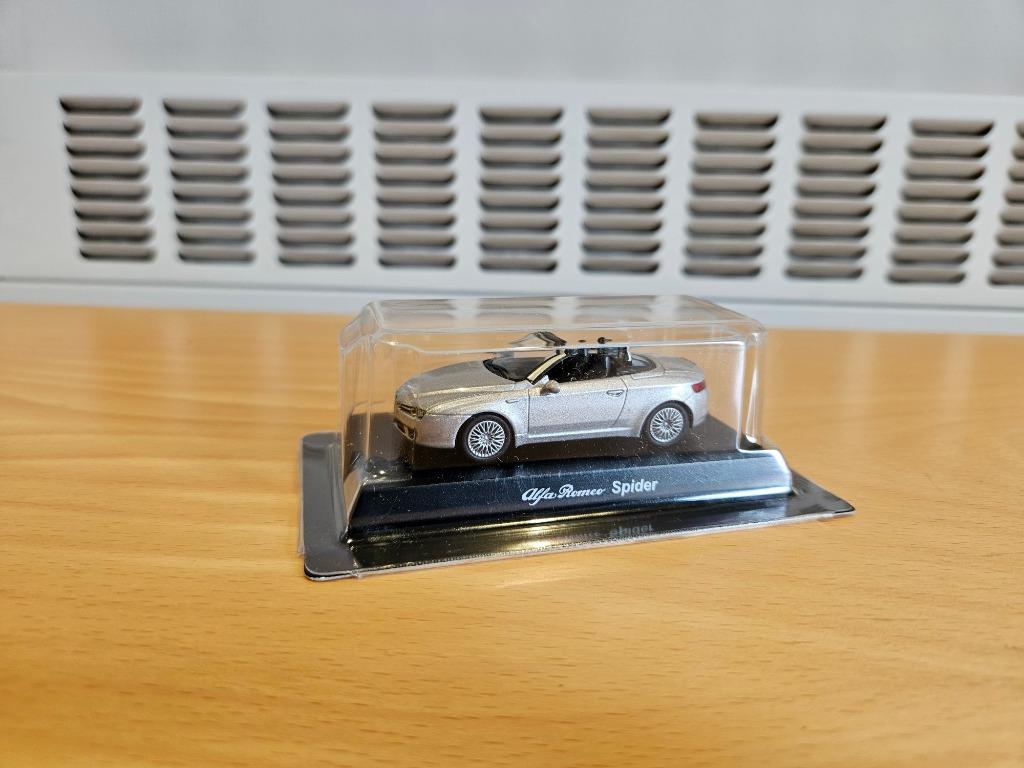 Alfa Romeo Spider 1/64 modelauto, Hobby en Vrije tijd, Ophalen of Verzenden, Nieuw, Auto