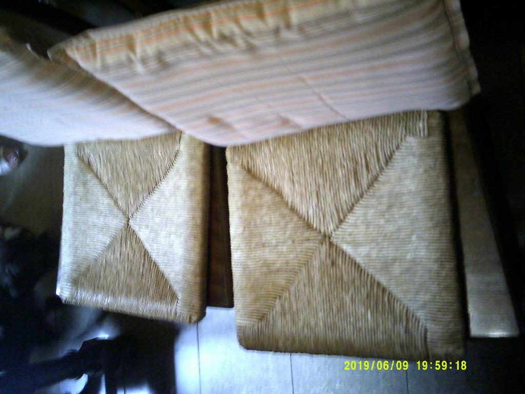 2 rieten stoelen, woonstoelen (woonkamer, eetkamer), Huis en Inrichting, Woonaccessoires | Kussens, Zo goed als nieuw, Beige, Vierkant