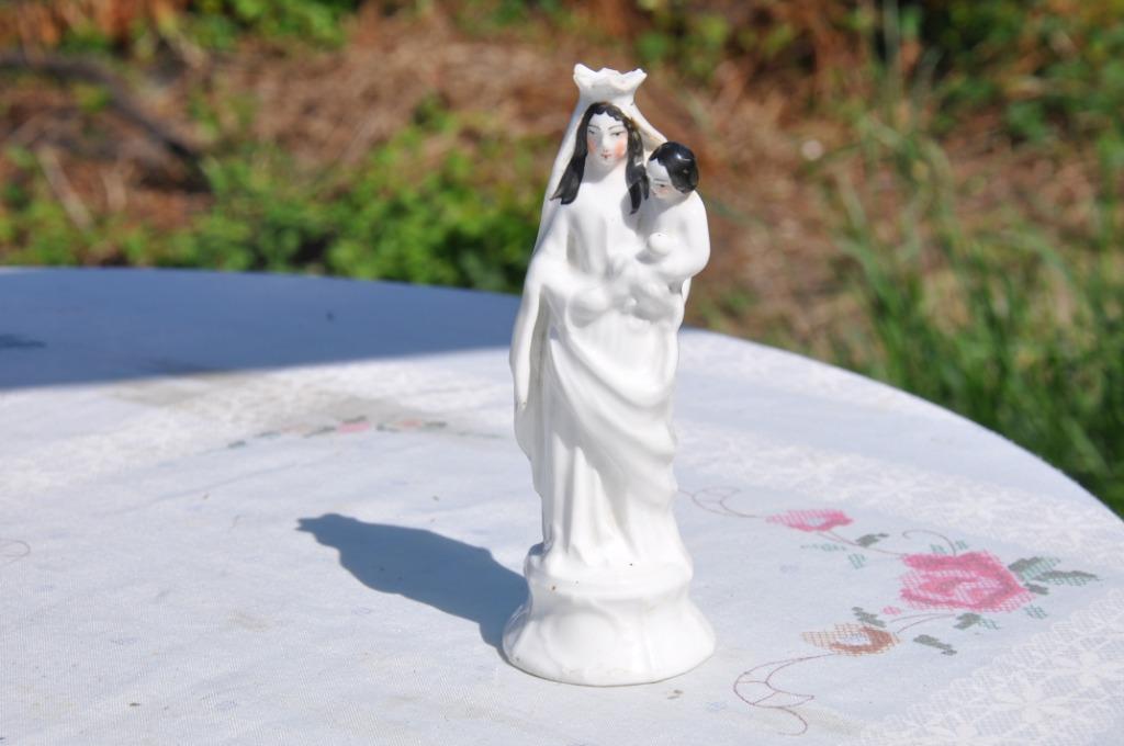 §  petite vierge a l'enfant a la couronne en porcelaine (3), Enlèvement ou Envoi