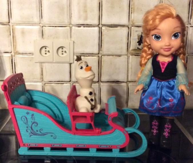Frozen Anna,Olaf met sleede., Ophalen of Verzenden, Zo goed als nieuw, Overige typen