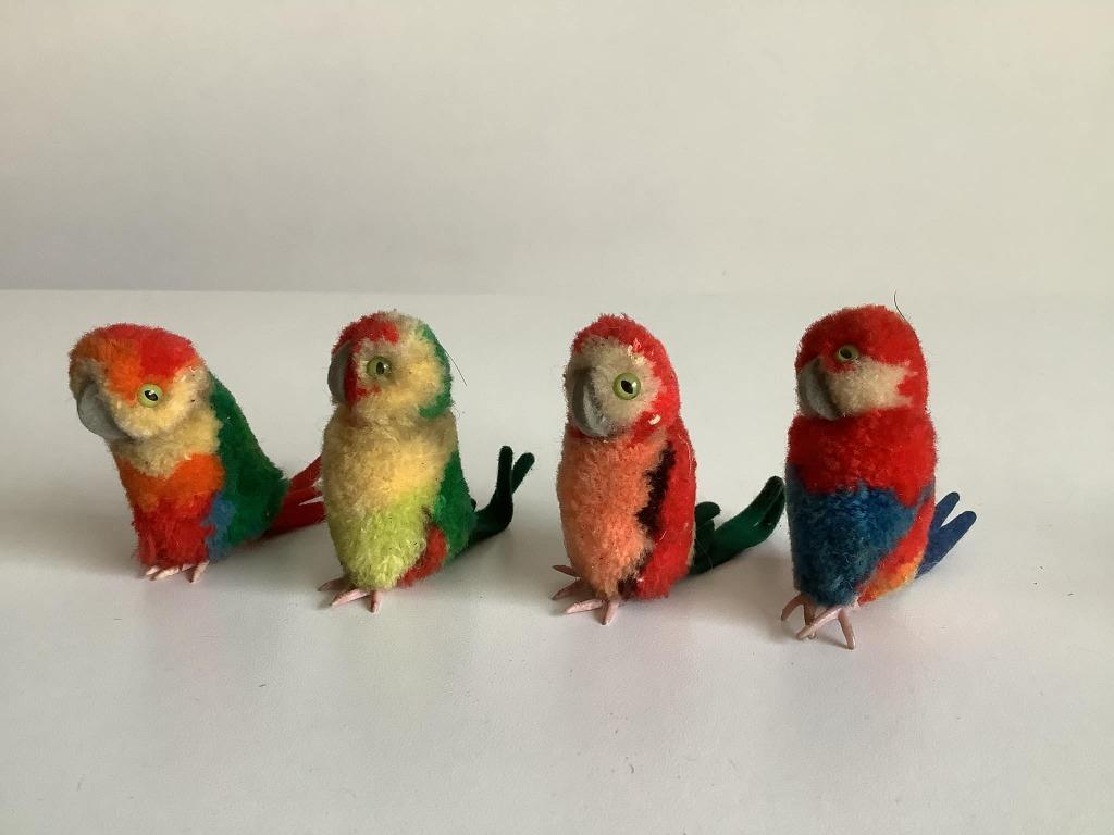 Setje van 4 vintage Steiff papegaaitjes met knopje, Ophalen of Verzenden, Gebruikt, Stoffen beer, Steiff