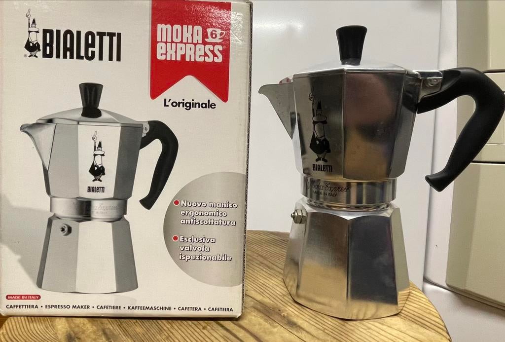 Bialetti Moka Express, 2 tot 4 kopjes, Zo goed als nieuw, Koffiemachine, Gemalen koffie