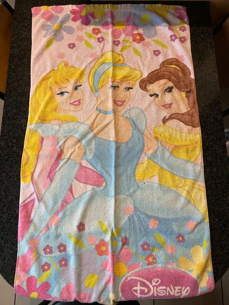 Roze handdoek Disney prinsessen Doornroosje Belle Assepoeste, Huis en Inrichting, Ophalen of Verzenden, Zo goed als nieuw, Roze