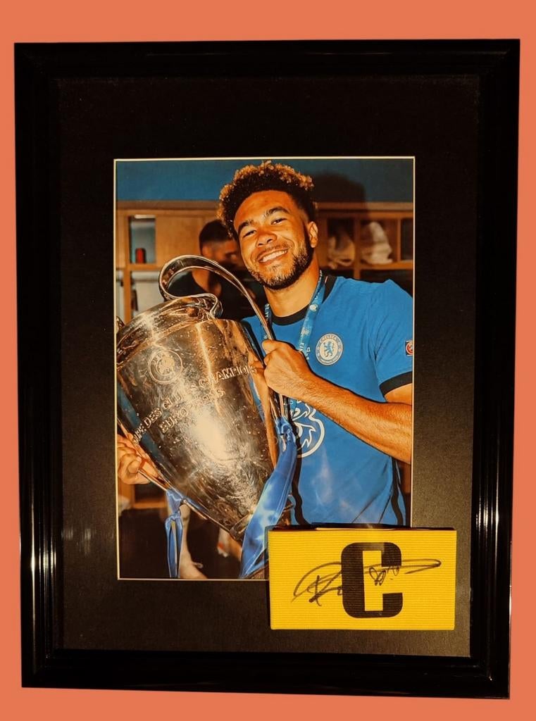 Aanvoerdersband gesigneerd door Reece James chelsea met coa, Ophalen of Verzenden