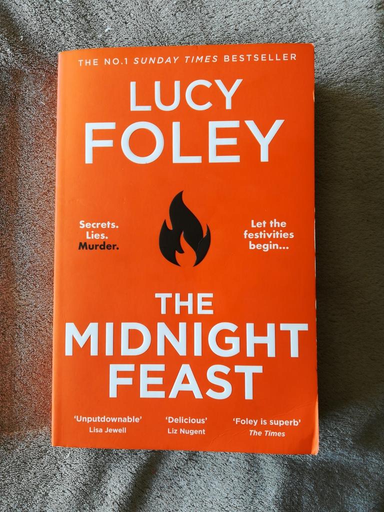 Lucy Foley - The midnight feast, Ophalen of Verzenden, Gelezen, Lucy Foley