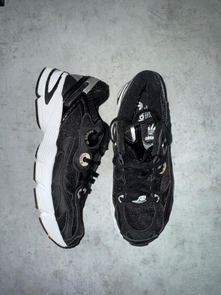 Basket Adidas Astir noir, Enlèvement ou Envoi, Adidas, Sneakers et Baskets, Comme neuf