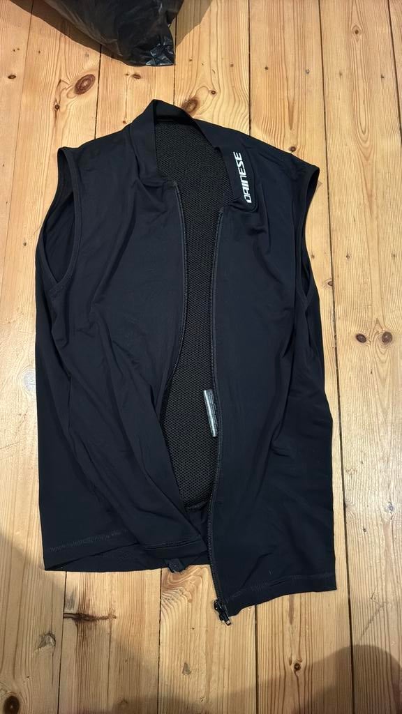 Dainese skirugbeschermer als nieuw, maat M, Sport en Fitness, Ophalen, Zo goed als nieuw, Ski