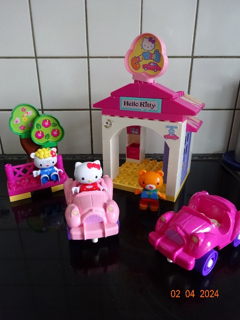 Hello Kitty Bouwset Wasstraat. Met extra auto!!, Kinderen en Baby's, Speelgoed | Duplo en Lego, Ophalen of Verzenden, Duplo