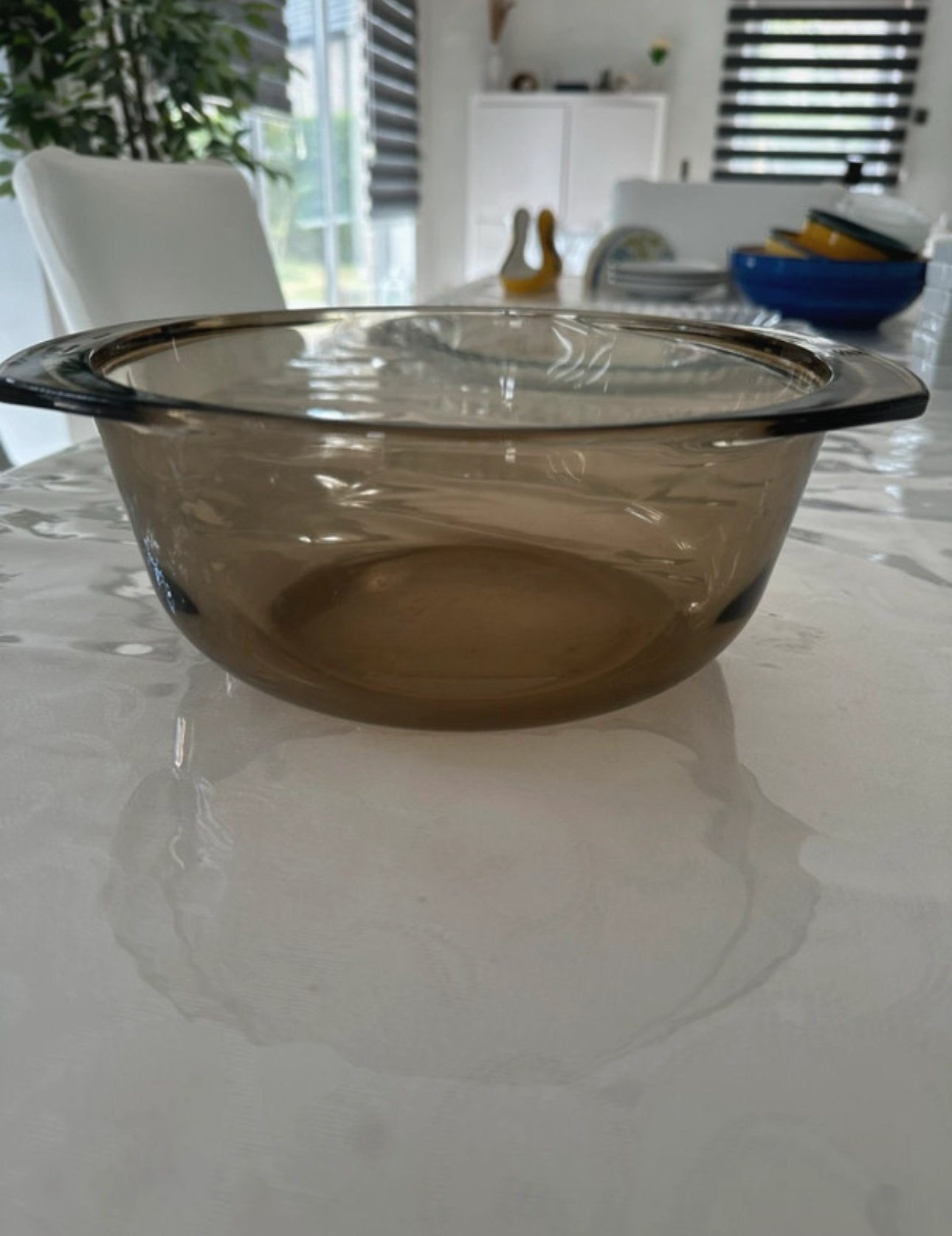 Élégant et intemporel, ce saladier Arcopal en verre fumé, Enlèvement, Comme neuf, Verre