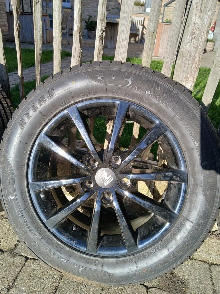 16” zwarte velgen + winterbanden – 5x114.3 – Kangoo / Mitsub, Ophalen, 16 inch, Banden en Velgen, Nieuw