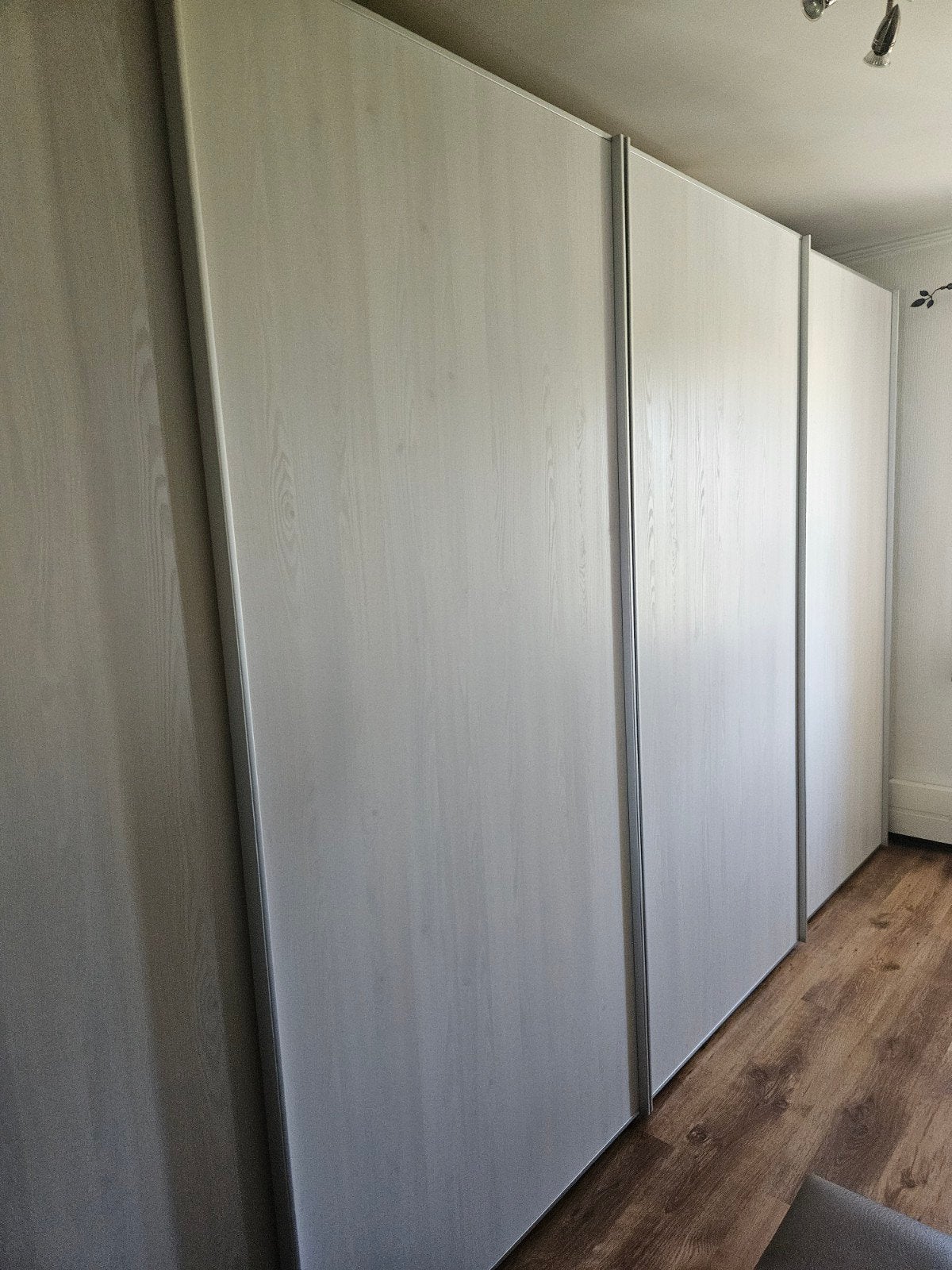 Kleerkast met schuifdeuren 4 m lang gloednieuwe staat, Huis en Inrichting, Ophalen