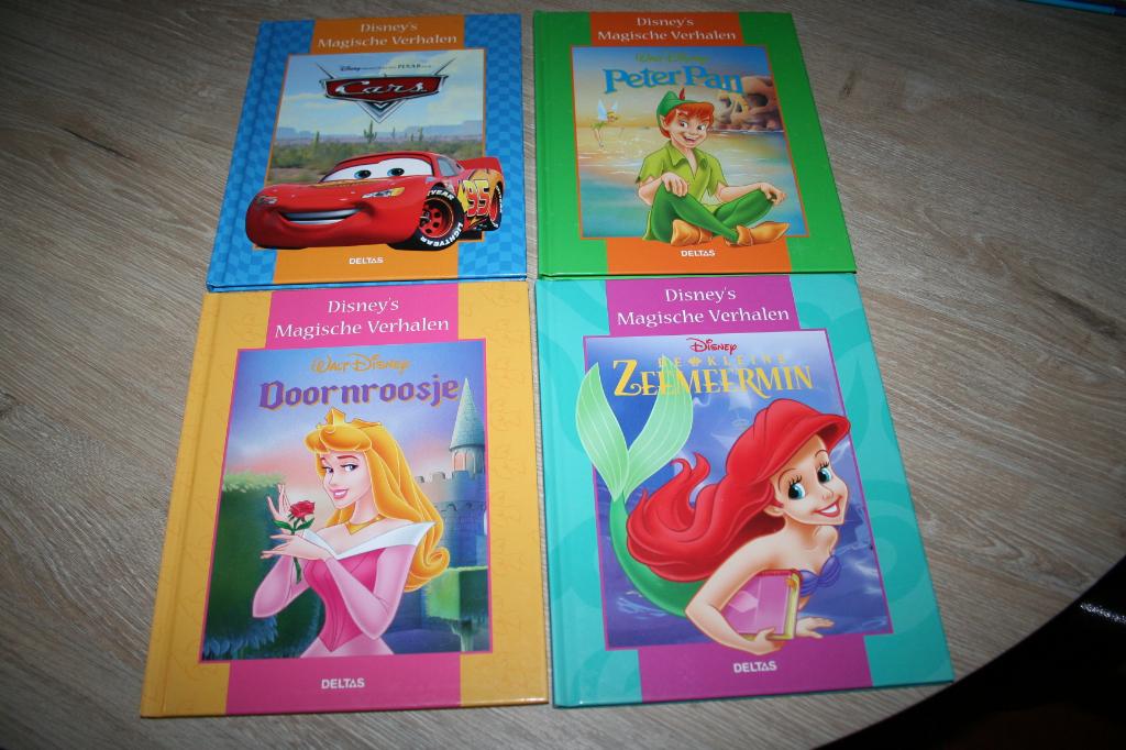 boekjes Disney magische verhalen, Ophalen of Verzenden, Zo goed als nieuw, Walt disney