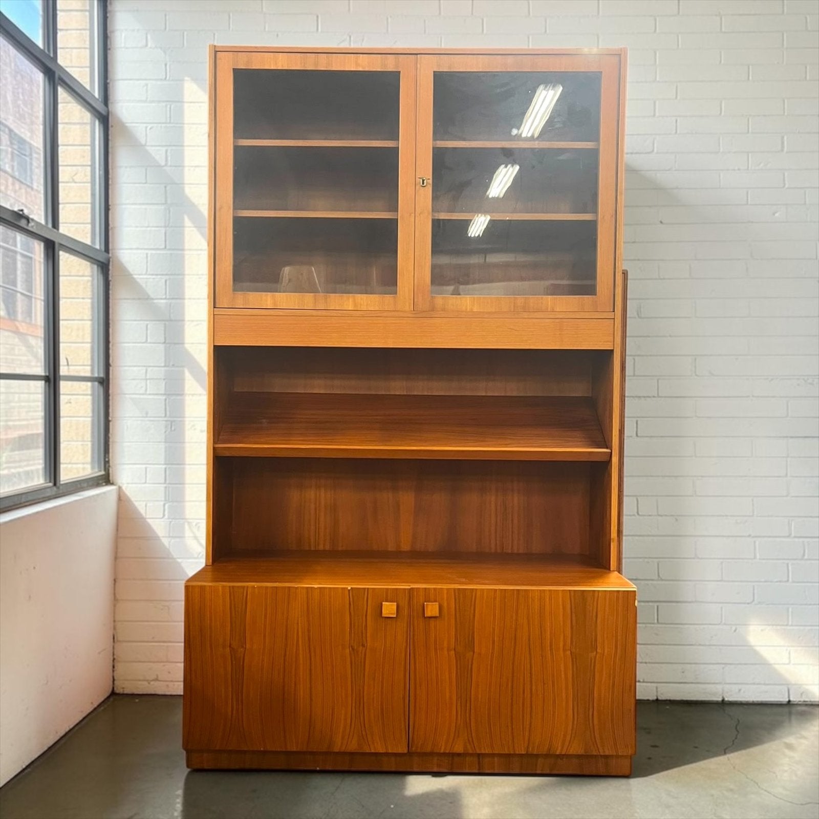 Vintage houten vitrinekast / boekenkast / leggerkast, Kinderen en Baby's, Kinderkamer | Commodes en Kasten, Gebruikt, Kast, Ophalen