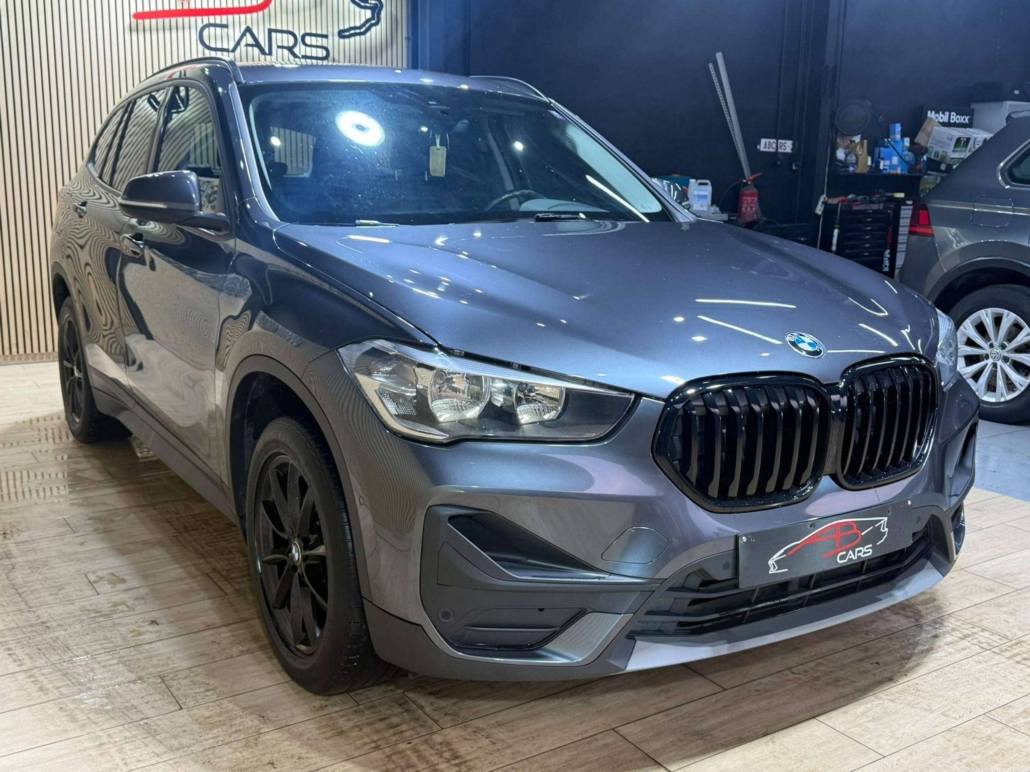BMW X1 X1 1.5i sDrive18 SPORT * TVA DEDUCTIBLE * GARANTIE 12, Gebruikt, 136 pk, Parkeerassistent, Bedrijf