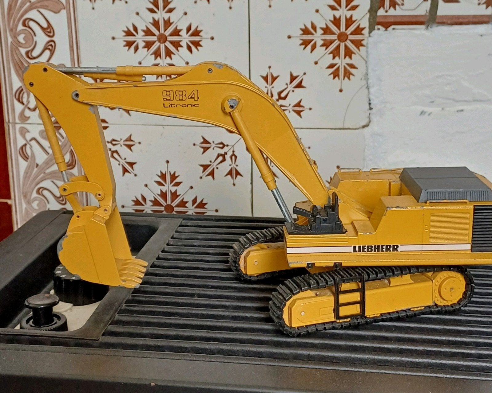 Pelleteuse mignature Liebherr 984 litronic, Enlèvement ou Envoi, Utilisé