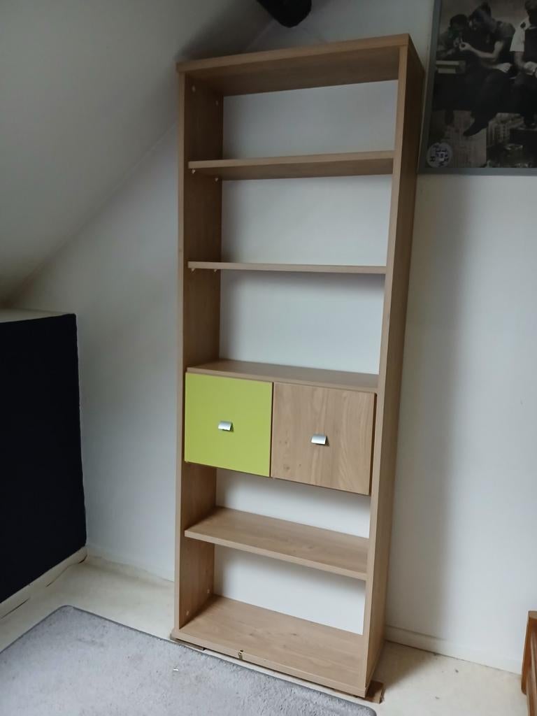 Garde robe et bibliothèque, Enlèvement