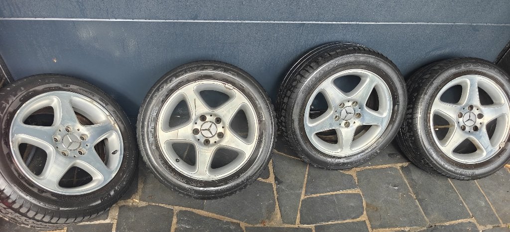 @ 4X Mercedes 16P velgen + 205 55 R15 91V banden @, Auto-onderdelen, Banden en Velgen, Ophalen, Gebruikt, 16 inch, Banden en Velgen