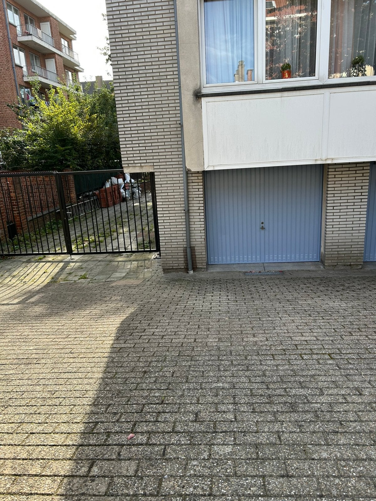Parkeerplaats en gedeelde garage /atelier/werkplaats, Immo, Brussel