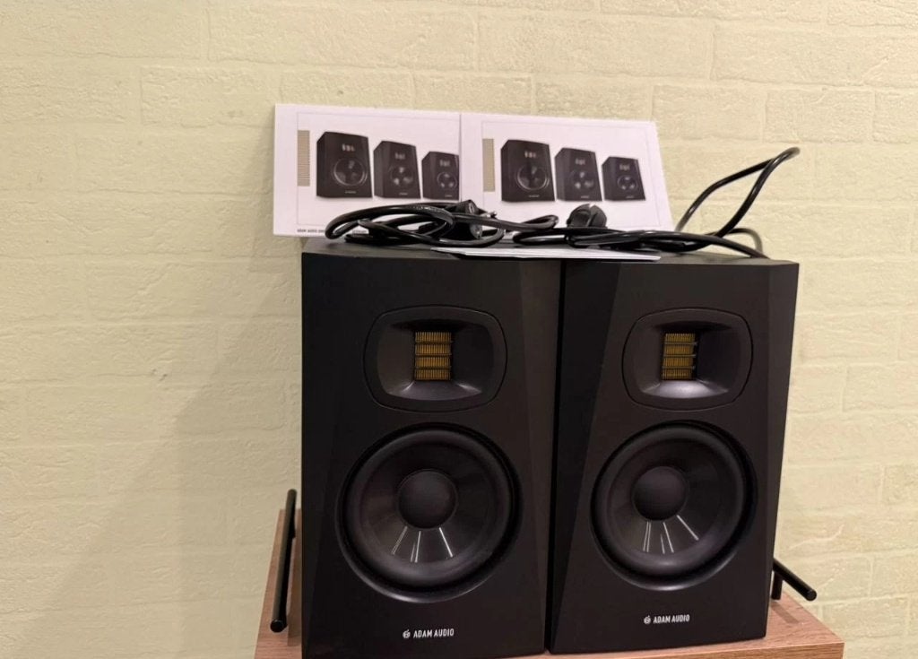 Moniteurs de studio Adam Audio T5V en parfait état, TV, Hi-fi & Vidéo, Moniteur de studio, Enlèvement ou Envoi, Bluetooth, Comme neuf