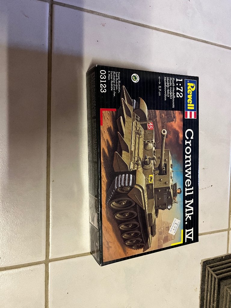 REVELL cromwell MK 1/72 model, Ophalen of Verzenden, Revell
