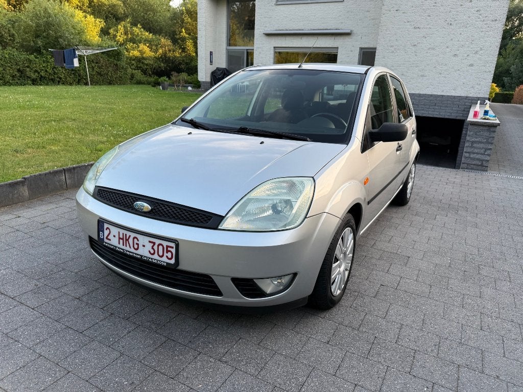 FORD Fiesta 1.3 benzine 11/2003, Auto's, Ford, Voorwielaandrijving, 1299 cc, Stof, 4 cilinders