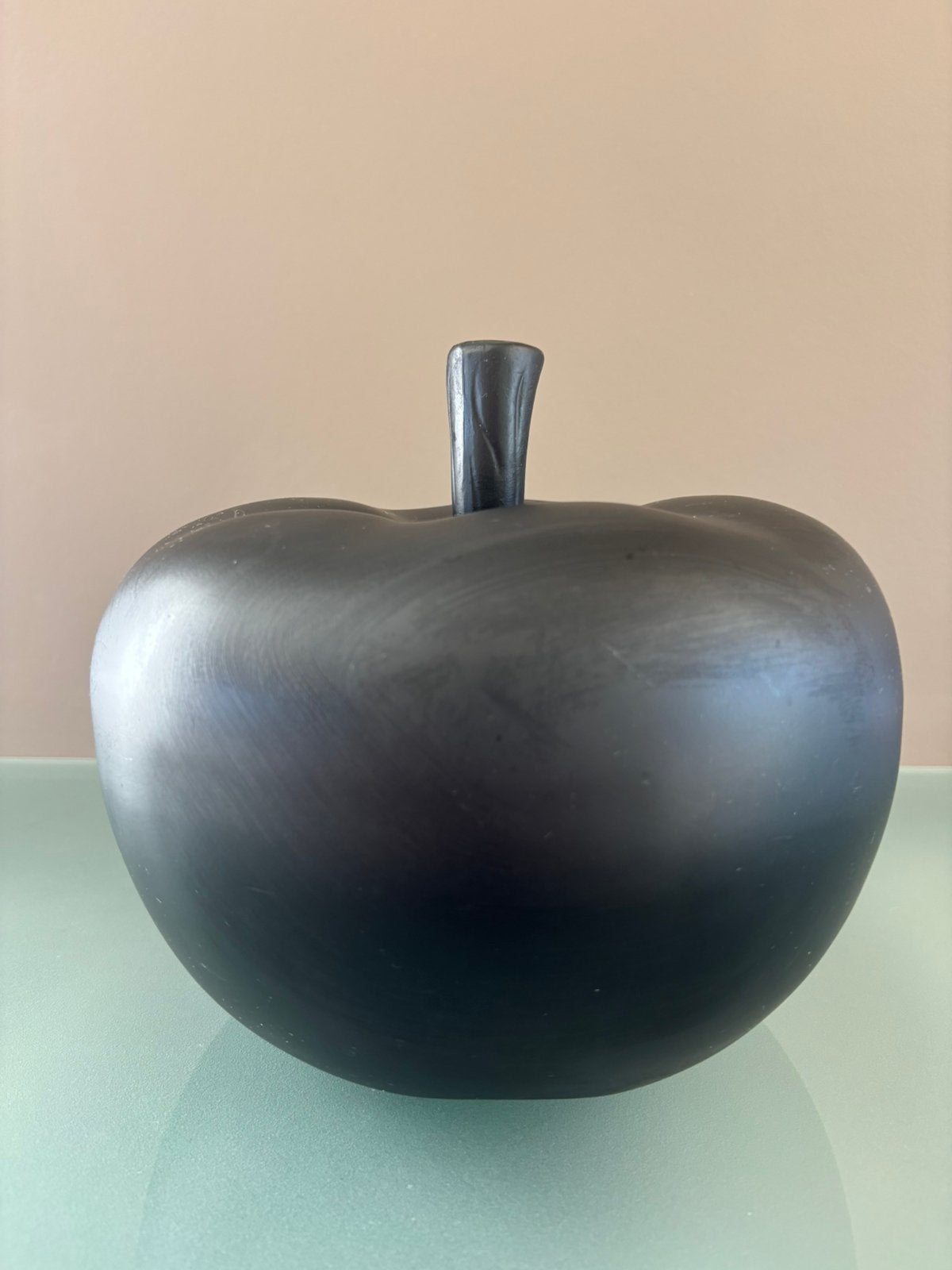 Pomme noire décorative en faïence, Enlèvement ou Envoi