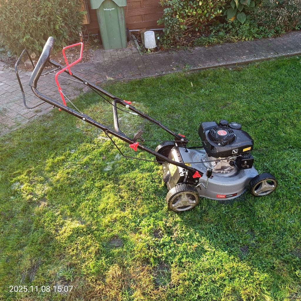 Zelftrekkende grasmaaier 42cm breed, in goede staat, Ophalen