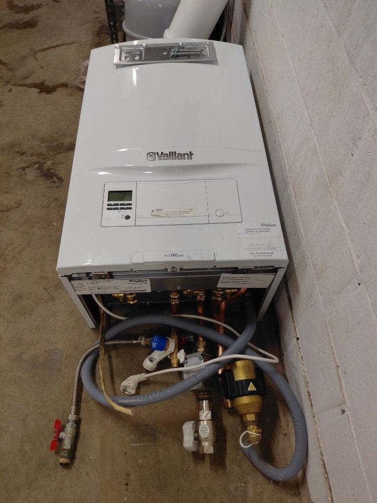 Gaswandketel Vaillant warm water en centrale verwarming, Ophalen, Aardgas, Geiser, Minder dan 3 jaar oud