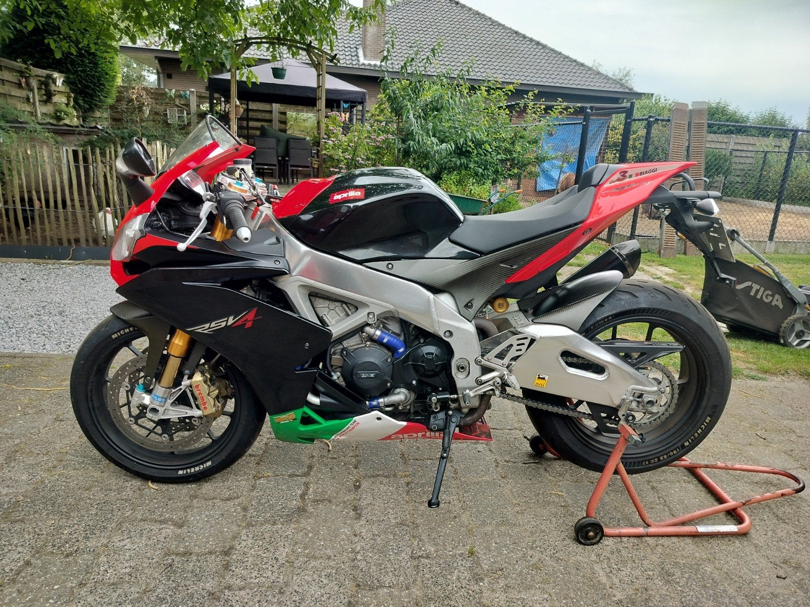 Aprillia rsv4 factory, Particulier