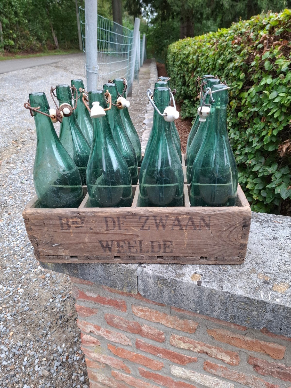 oude bak met flessen van brouwerij de zwaan, Verzamelen, Ophalen, Gebruikt, Glas of Glazen, Overige merken