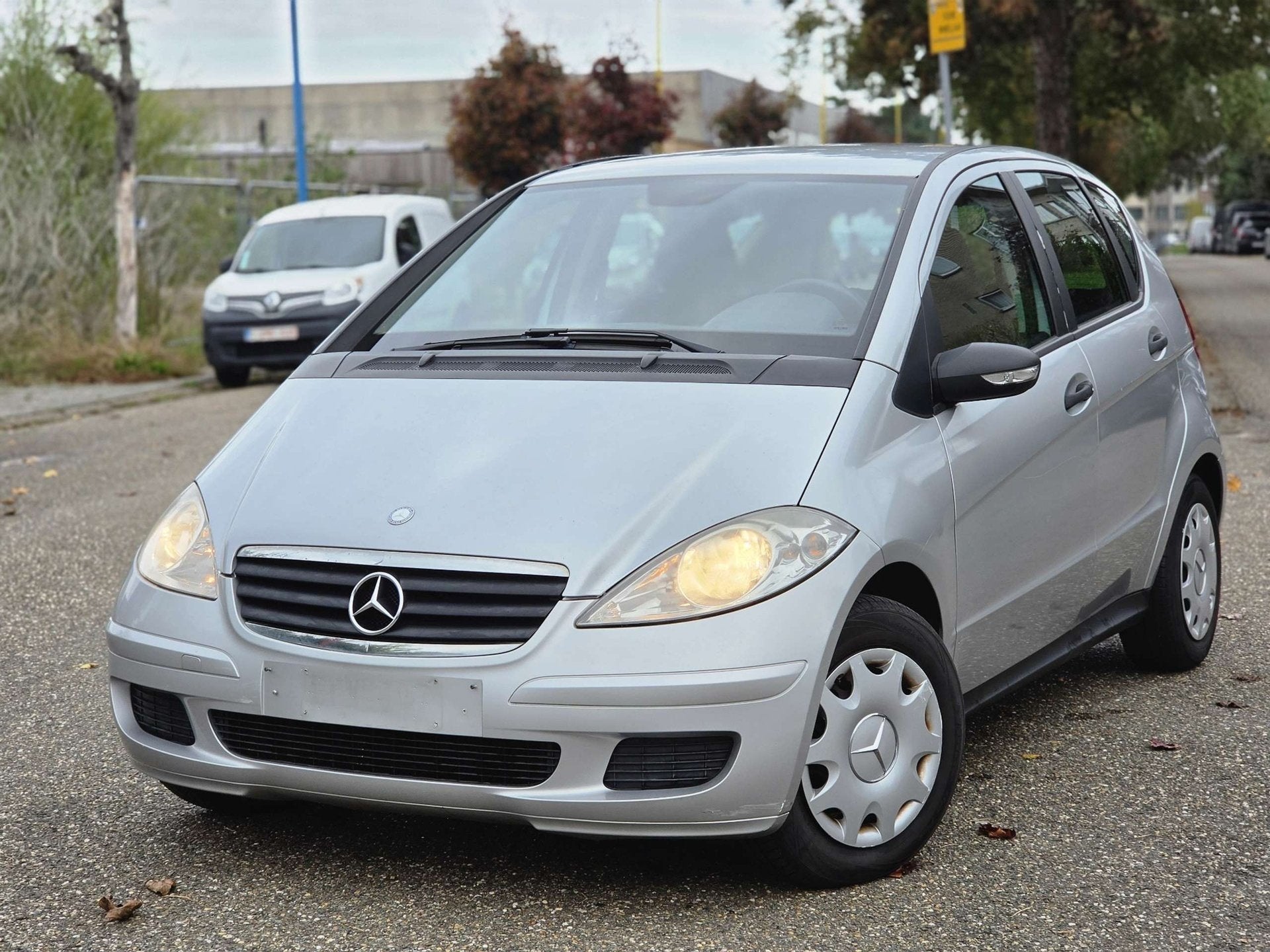 Mercedes-Benz A 150 1ER PROPRIÉTAIRE CARNET D'ENTRETIEN COM, Auto's, Dealer onderhouden, Stof, Zwart, 4 cilinders