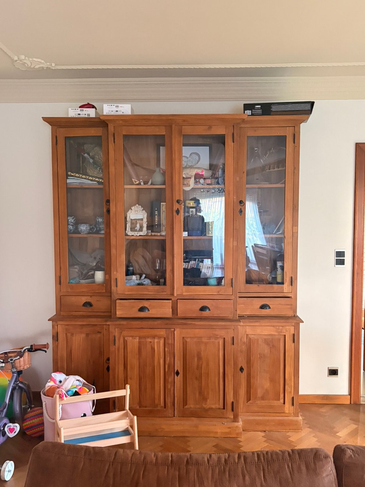 Grote houten vitrinekast, Ophalen, Zo goed als nieuw